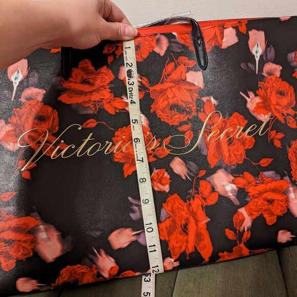 NWOT Victoria’s Secret Black Floral Barbiecore Rose Pattern Large Tote Bag - Picture 5 of 13